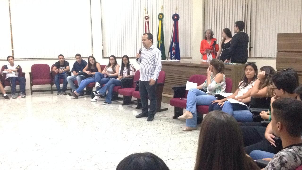 Imagem 1 da notícia: Carreira profissional e empreendedorismo foram temas da roda de conversa com alunos do programa jovem aprendiz do SENAC Minas e Vereadores Mirins e Jovens