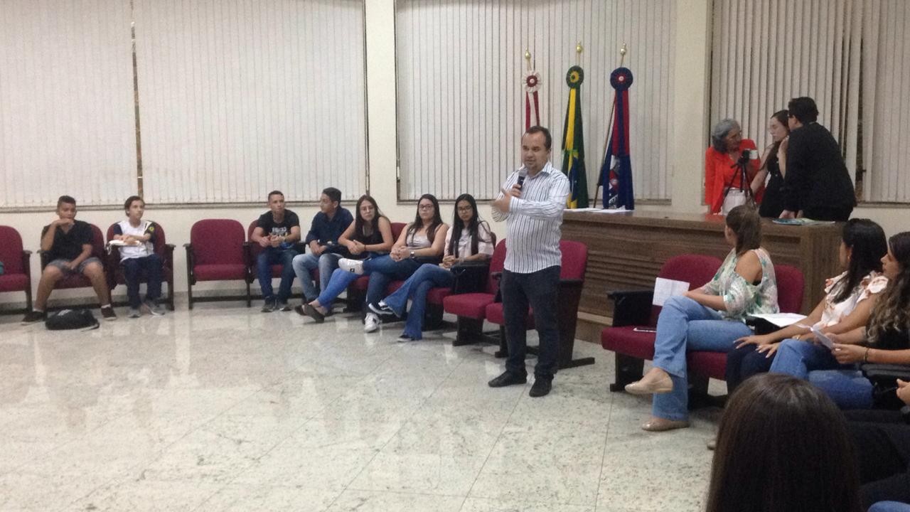 Imagem 2 da notícia: Carreira profissional e empreendedorismo foram temas da roda de conversa com alunos do programa jovem aprendiz do SENAC Minas e Vereadores Mirins e Jovens