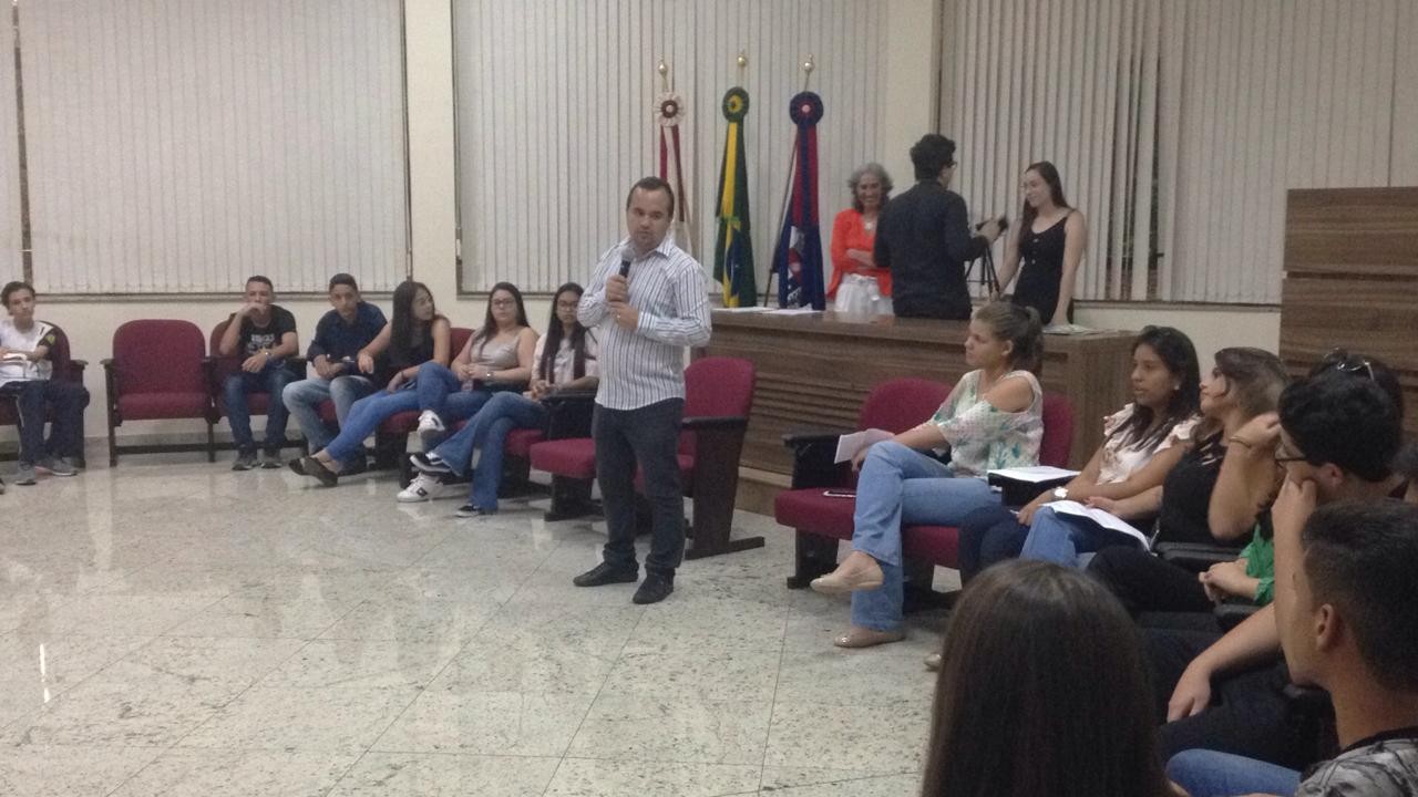 Imagem 4 da notícia: Carreira profissional e empreendedorismo foram temas da roda de conversa com alunos do programa jovem aprendiz do SENAC Minas e Vereadores Mirins e Jovens