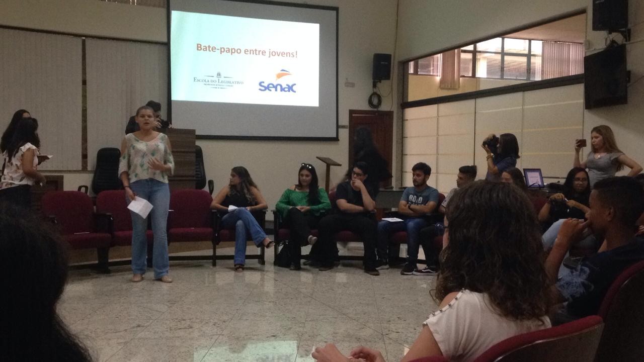 Imagem 3 da notícia: Carreira profissional e empreendedorismo foram temas da roda de conversa com alunos do programa jovem aprendiz do SENAC Minas e Vereadores Mirins e Jovens