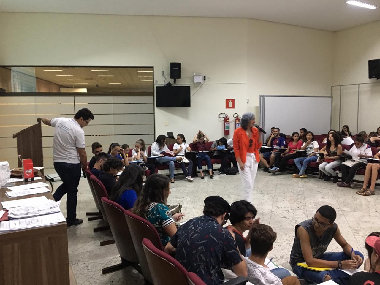 Imagem 2 da notícia: Encontro da Câmara Mirim, Câmara Jovem e Câmara Universitária trabalham a importância do autoconhecimento
