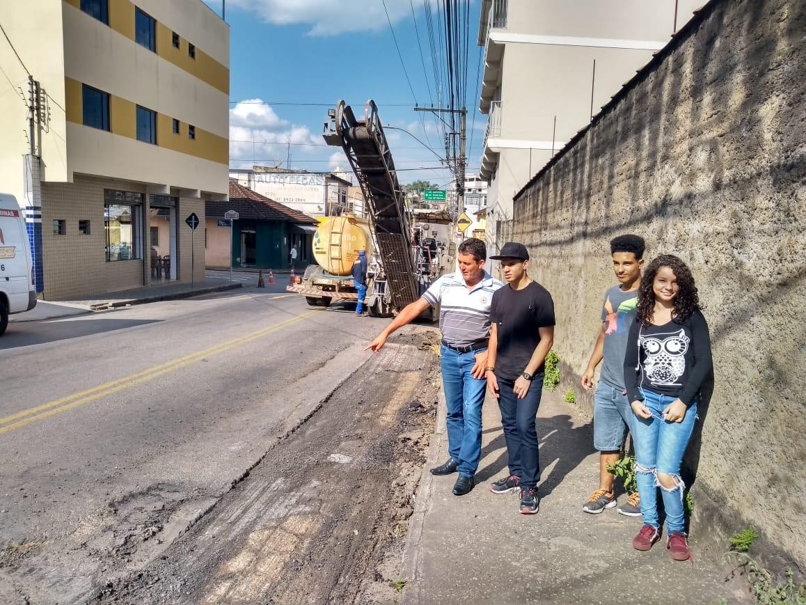 Imagem 3 da notícia: Vereadores recebem estudantes no "Autoridade por um dia"