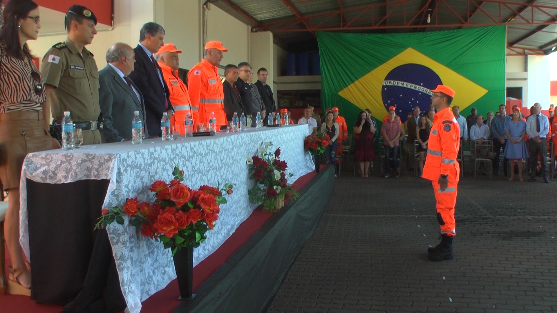 Imagem 3 da notícia: Presidente da Câmara recebe homenagem durante cerimônia de elevação do Corpo de Bombeiros à Companhia independente