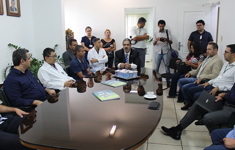 Imagem 1 da notícia: Presidente da Câmara acompanha doação de equipamento que proporcionará economia de energia ao Hospital Samuel Libânio