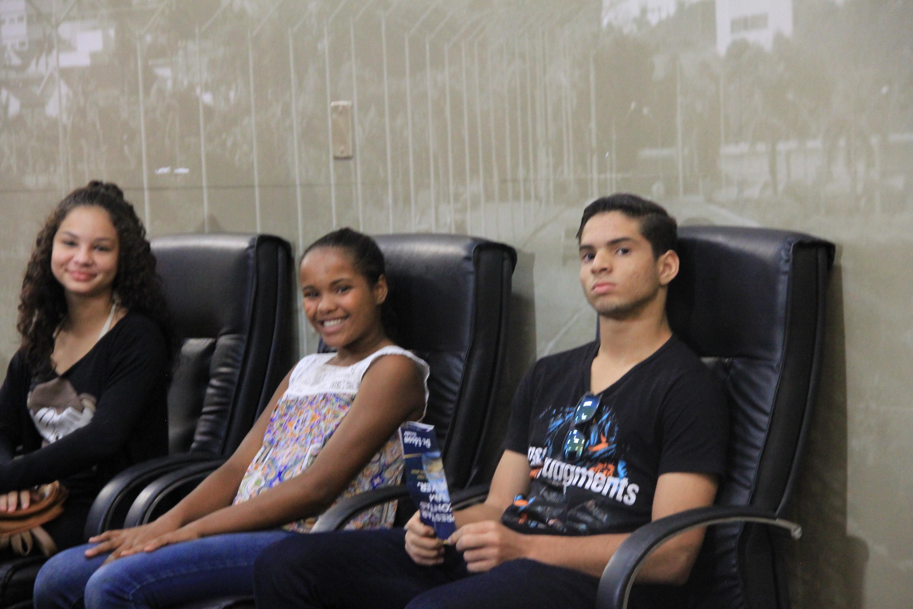 Imagem 2 da notícia: Vereador Dr. Édson recebe estudantes no "Autoridade por um dia" da Escola do Legislativo