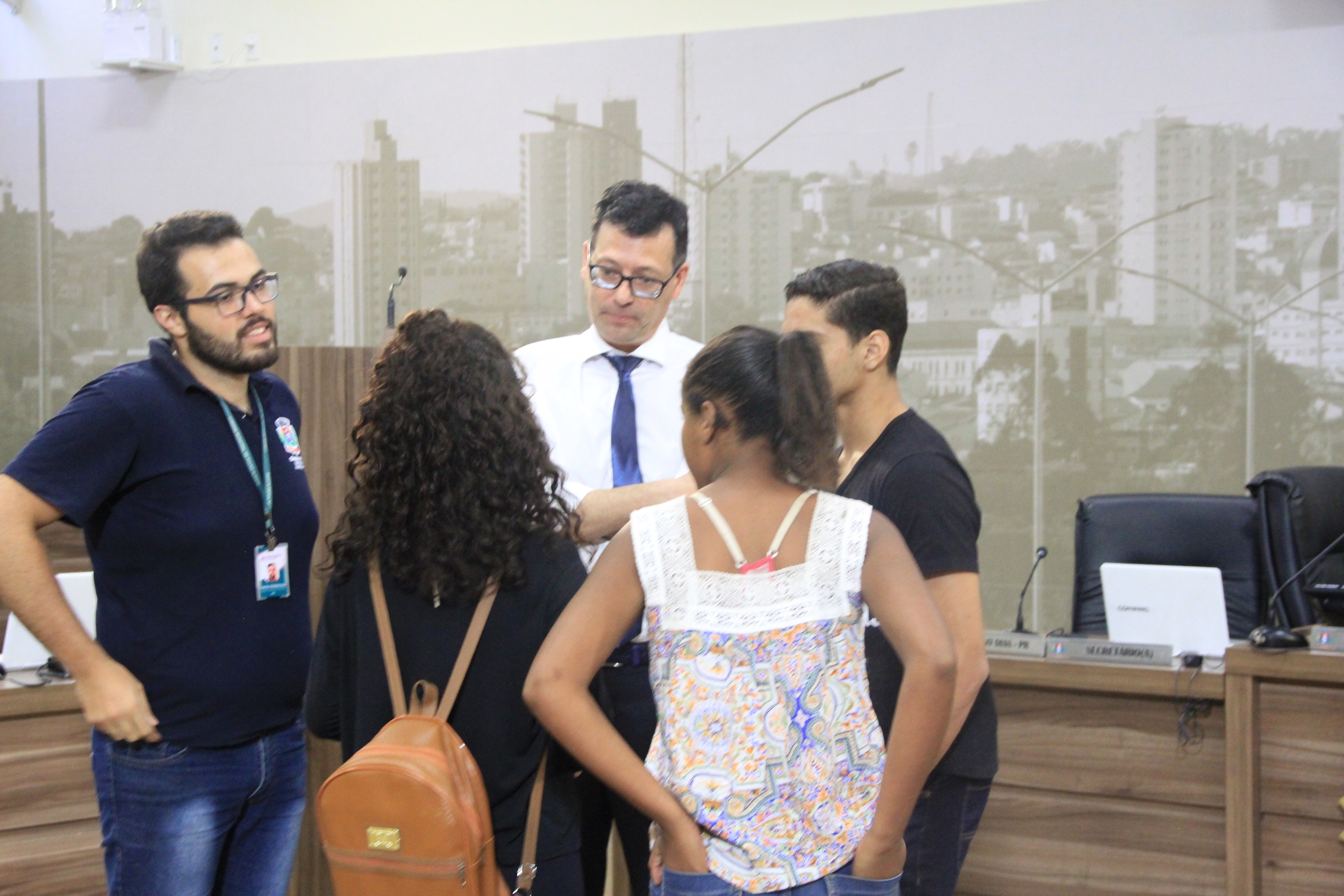 Imagem 5 da notícia: Vereador Dr. Édson recebe estudantes no "Autoridade por um dia" da Escola do Legislativo