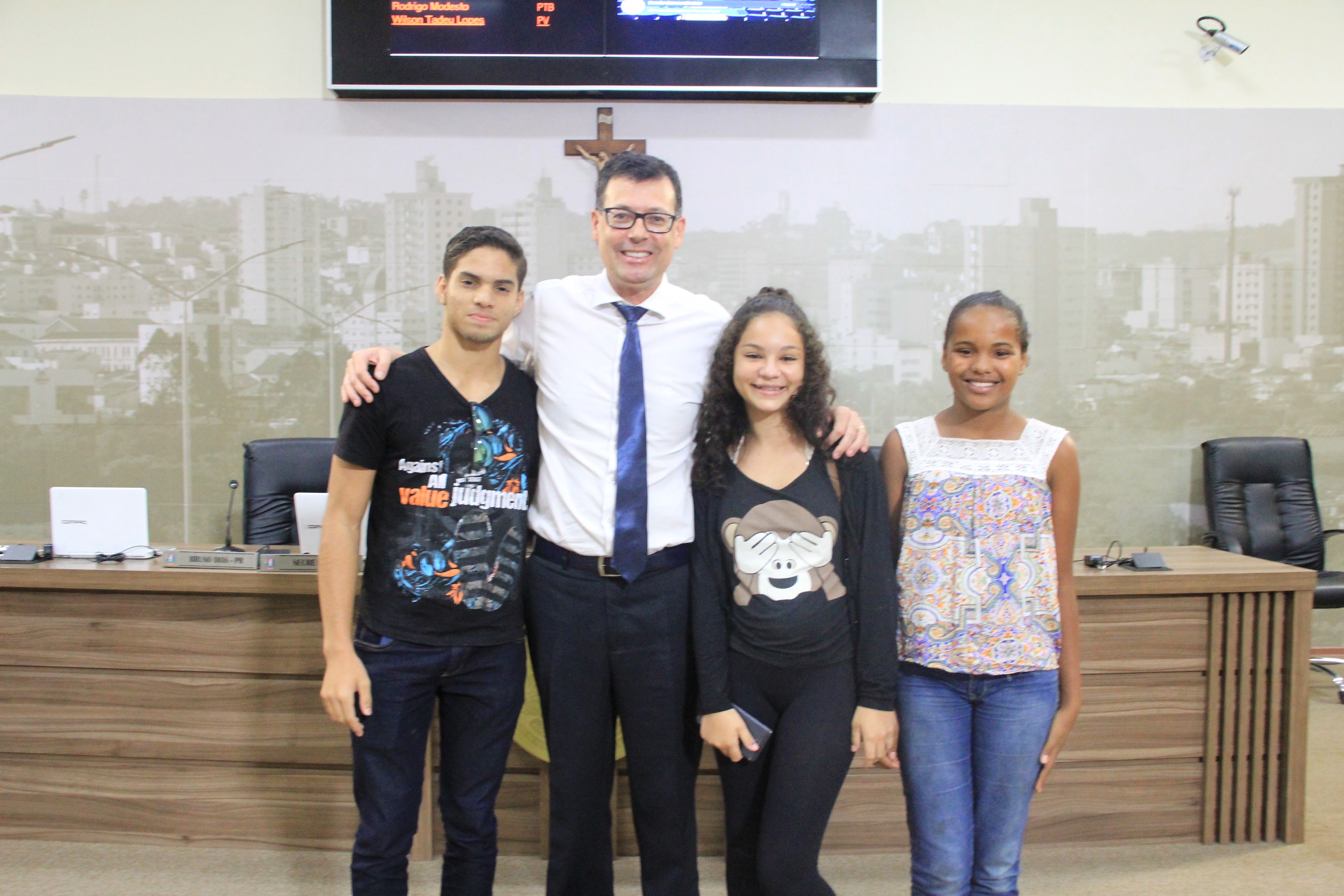 Imagem 1 da notícia: Vereador Dr. Édson recebe estudantes no "Autoridade por um dia" da Escola do Legislativo
