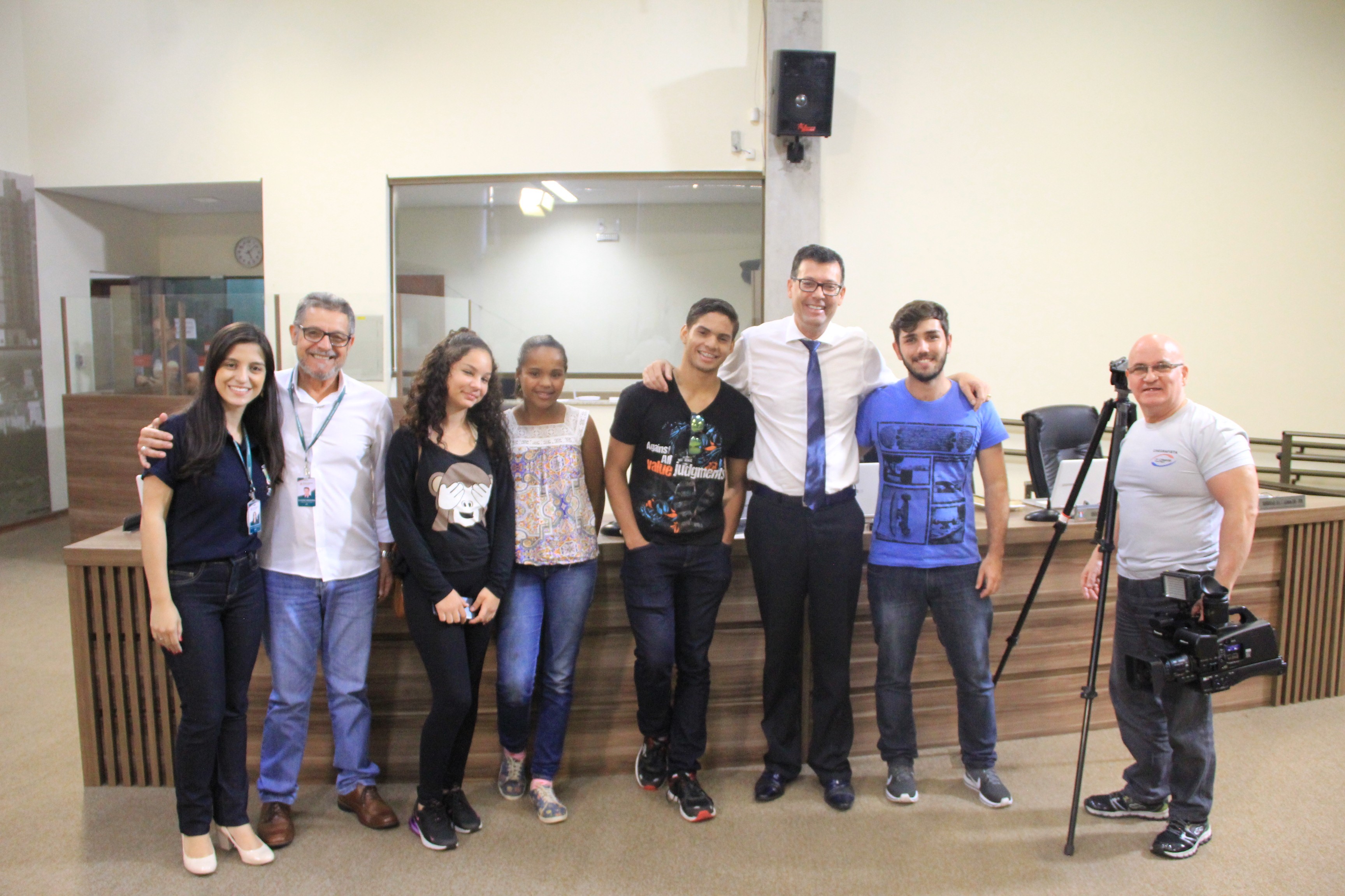 Imagem 9 da notícia: Vereador Dr. Édson recebe estudantes no "Autoridade por um dia" da Escola do Legislativo