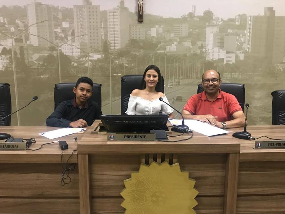 Imagem 2 da notícia: Vereador Wilson Tadeu Lopes recebe estudantes no projeto "Autoridade por um dia"