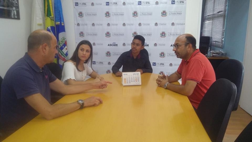 Imagem 3 da notícia: Vereador Wilson Tadeu Lopes recebe estudantes no projeto "Autoridade por um dia"