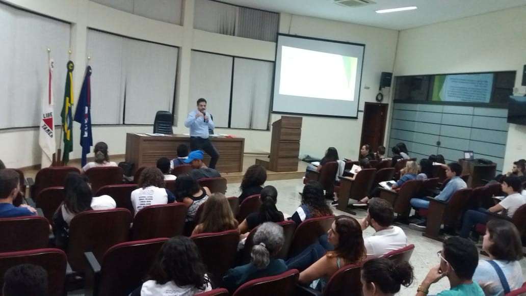 Imagem 2 da notícia: Câmara Mirim, Jovem e Universitária debatem teorias filosóficas