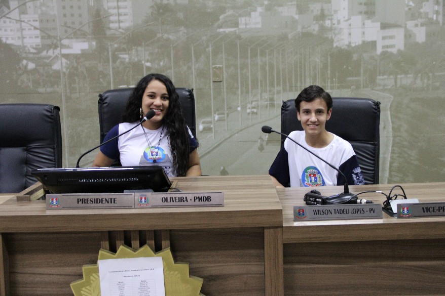 Imagem 3 da notícia: Vereador André Prado recebe estudantes no projeto “Autoridade por um dia!