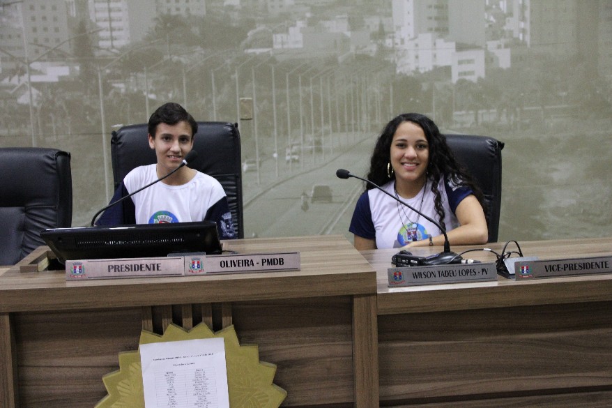 Imagem 4 da notícia: Vereador André Prado recebe estudantes no projeto “Autoridade por um dia!