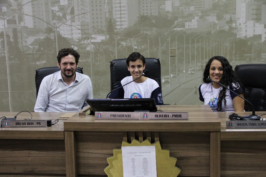 Imagem 5 da notícia: Vereador André Prado recebe estudantes no projeto “Autoridade por um dia!