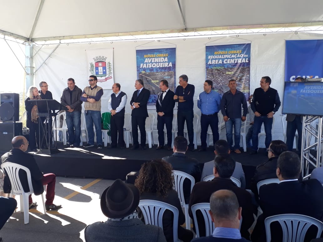 Imagem 5 da notícia: Vereadores acompanham assinatura de contrato para obras da Via Faisqueira e requalificação do Centro de Pouso Alegre