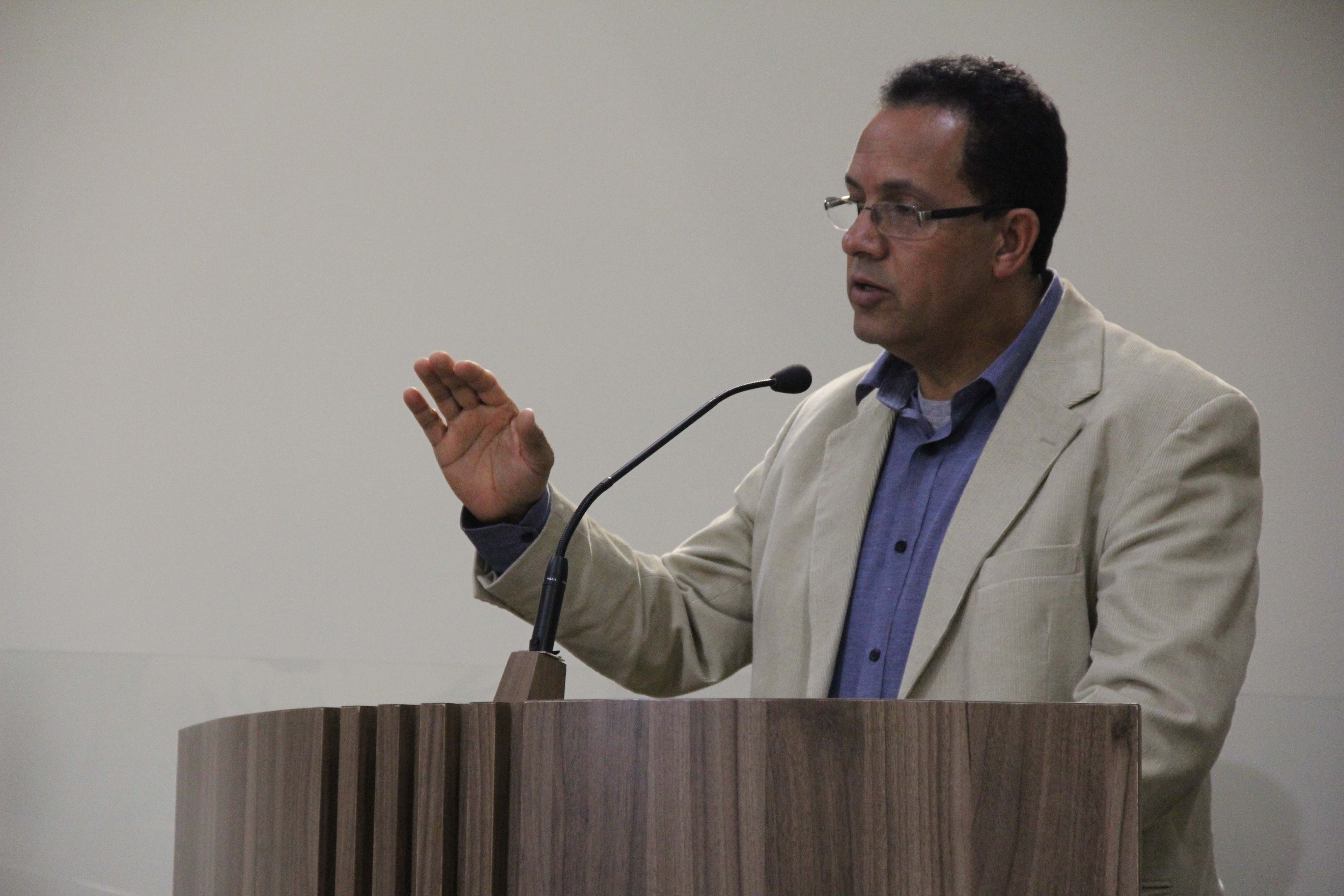 Imagem 1 da notícia: Presidente da Câmara empossa Dionísio Pereira como vereador