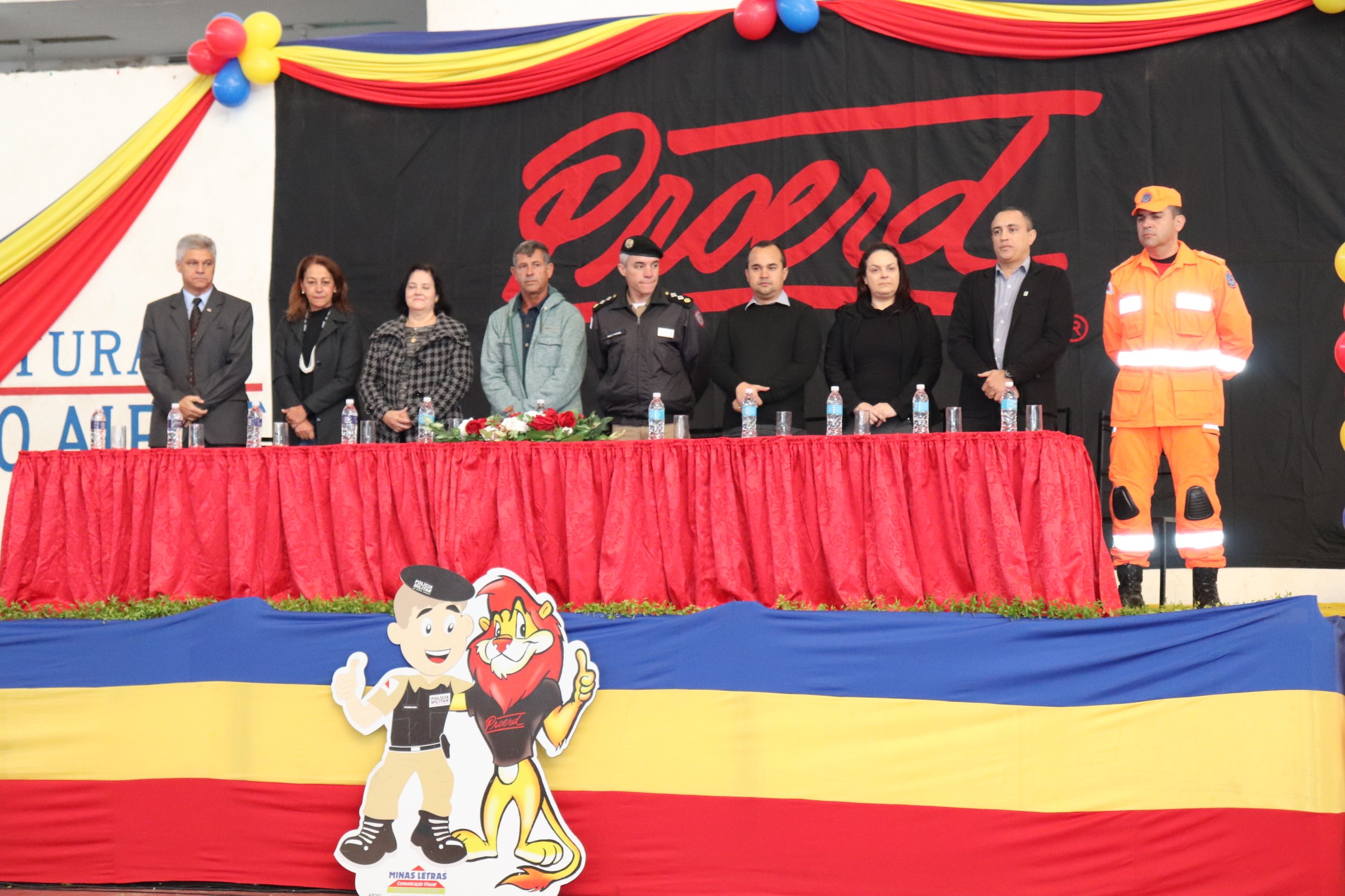 Imagem 2 da notícia: Câmara realiza doação de 2,5 mil camisetas para programa de combate às drogas