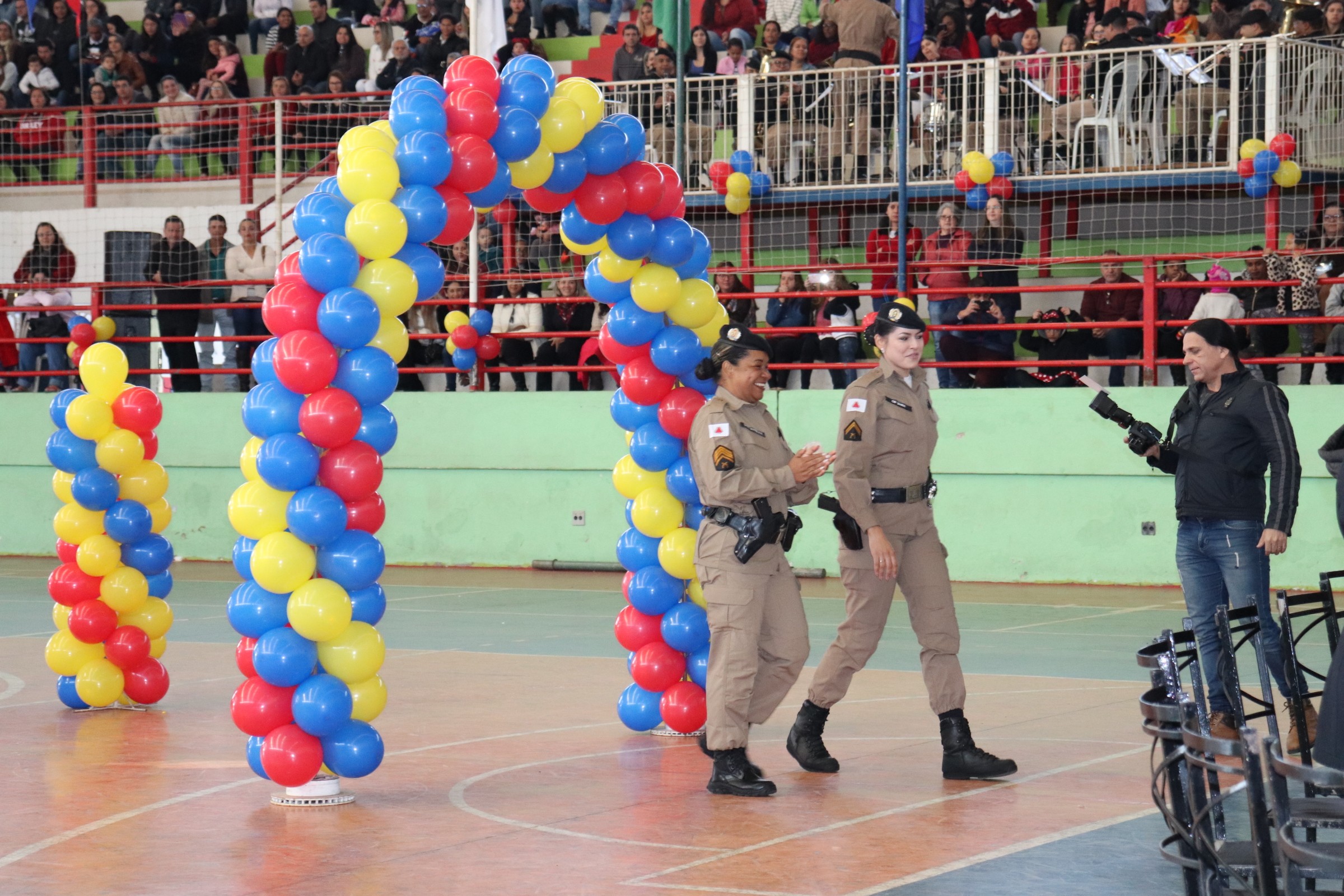 Imagem 4 da notícia: Câmara realiza doação de 2,5 mil camisetas para programa de combate às drogas