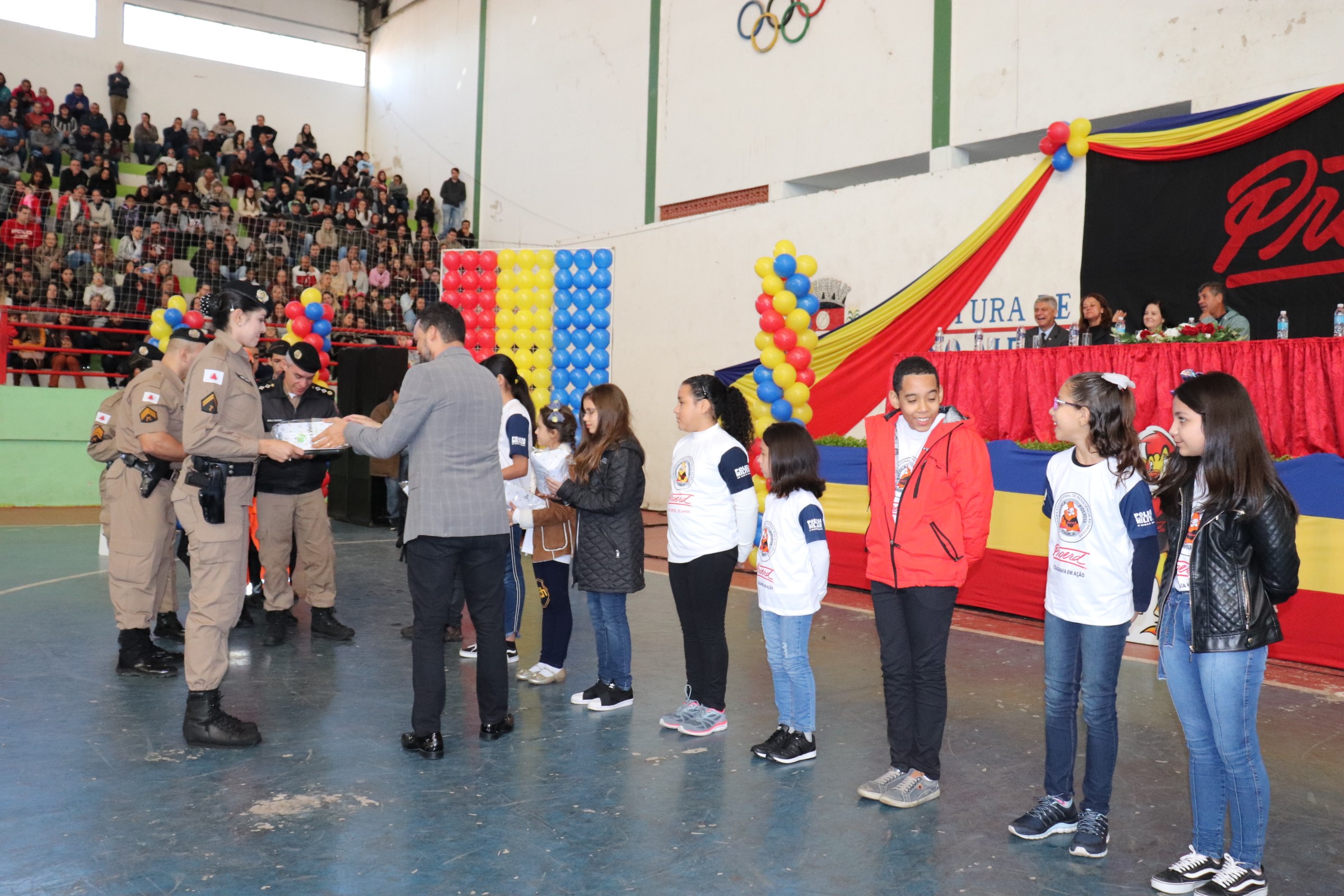Imagem 6 da notícia: Câmara realiza doação de 2,5 mil camisetas para programa de combate às drogas