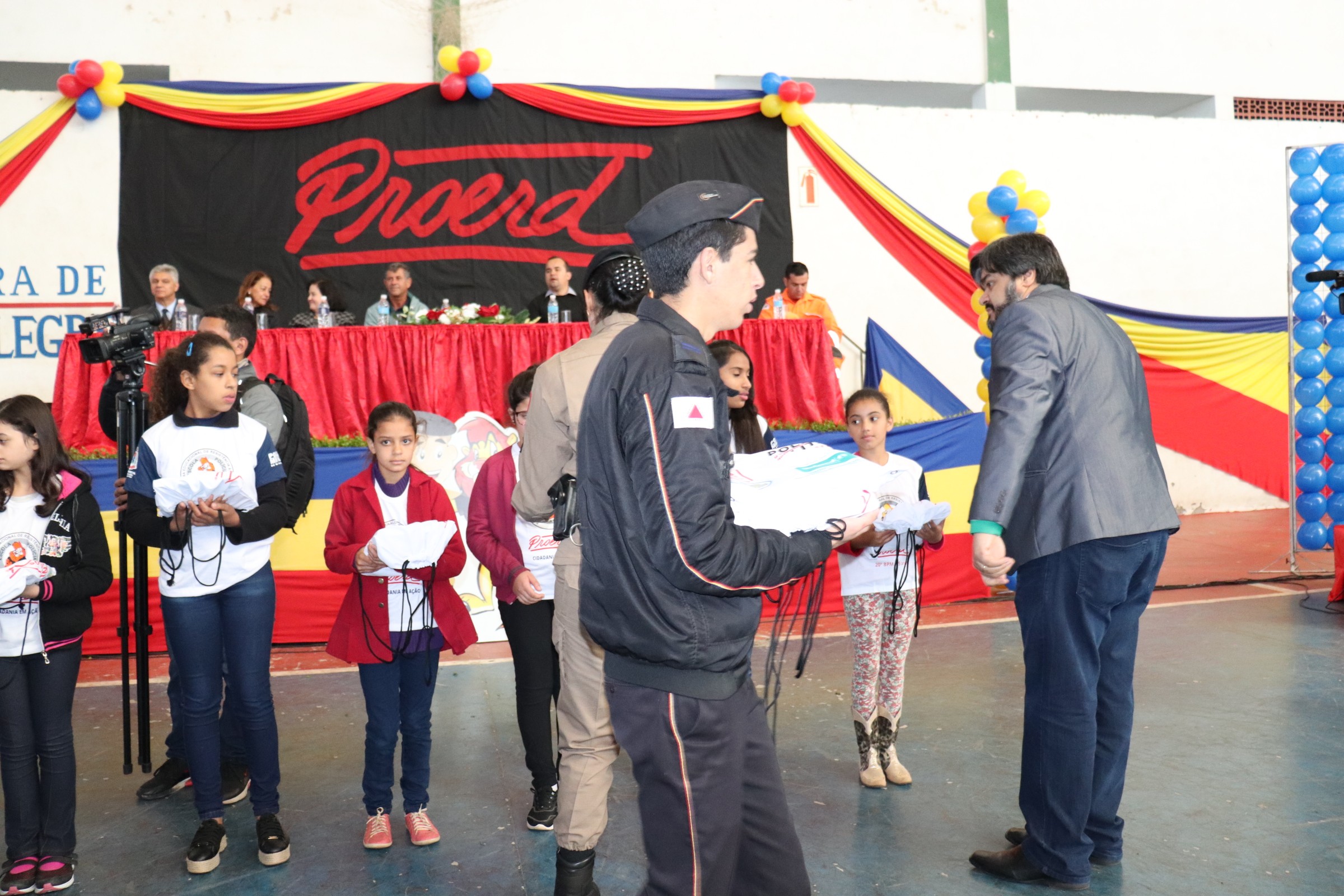 Imagem 9 da notícia: Câmara realiza doação de 2,5 mil camisetas para programa de combate às drogas