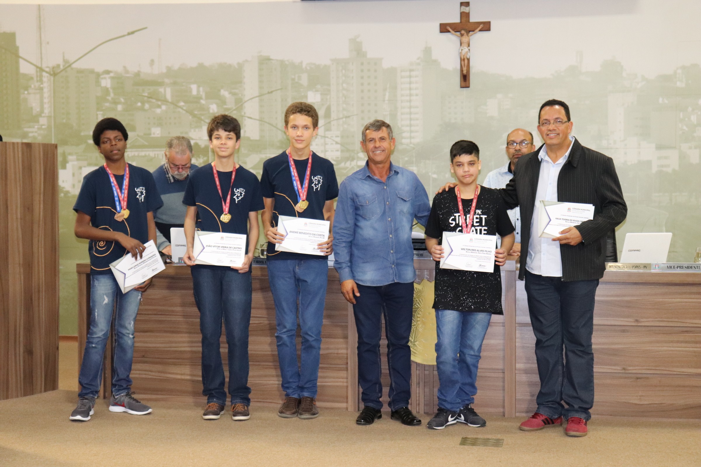 Imagem 1 da notícia: Medalhistas de ouro da Olimpíada Brasileira de Matemática das escolas públicas são homenageados na Câmara