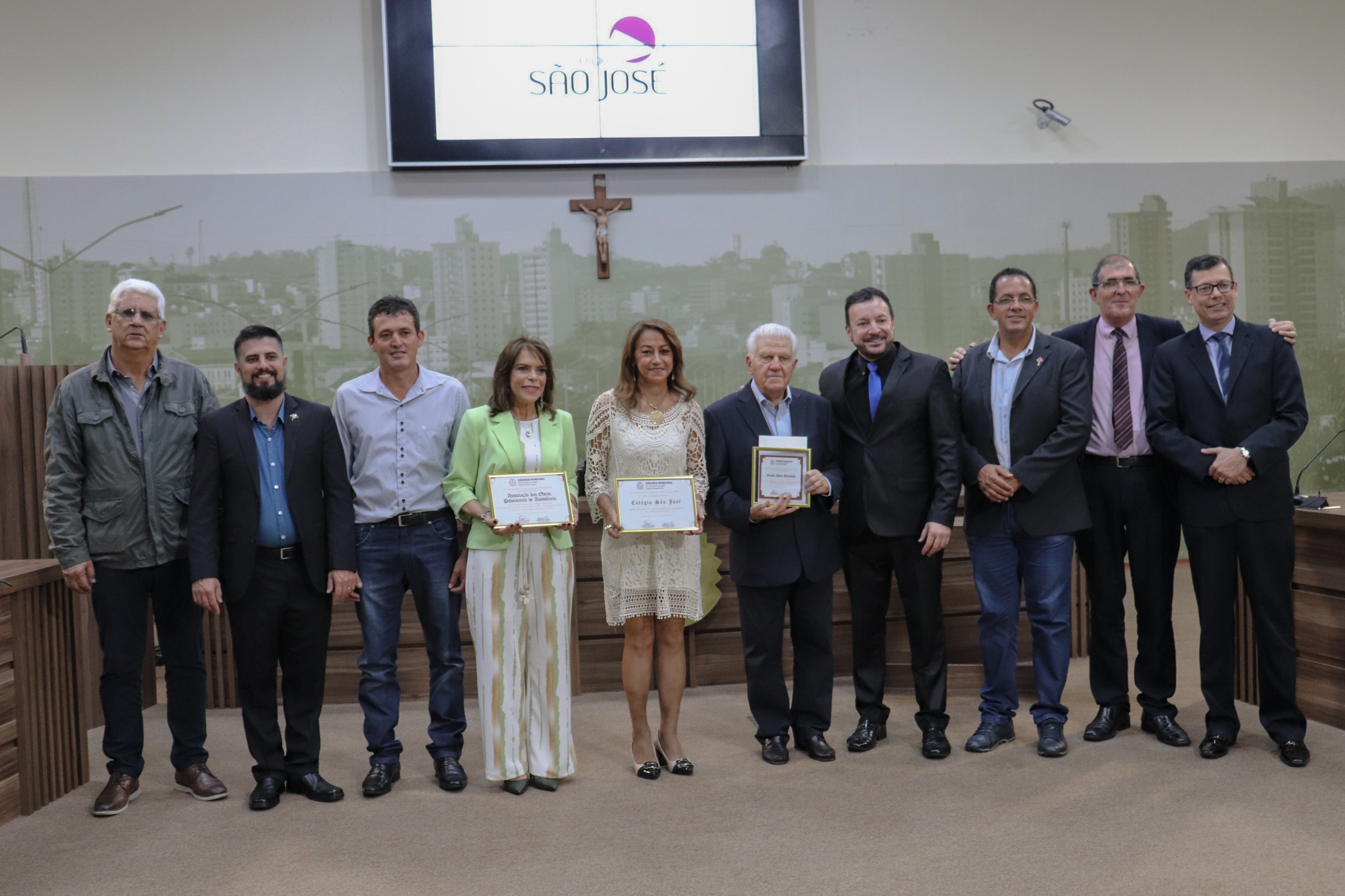 Imagem 1 da notícia: Câmara presta homenagem aos 120 anos do Colégio São José em PA