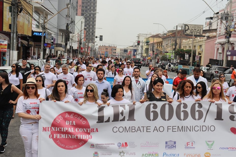Imagem 1 da notícia: Lei 6066 reúne centenas de pessoas contra o feminicídio