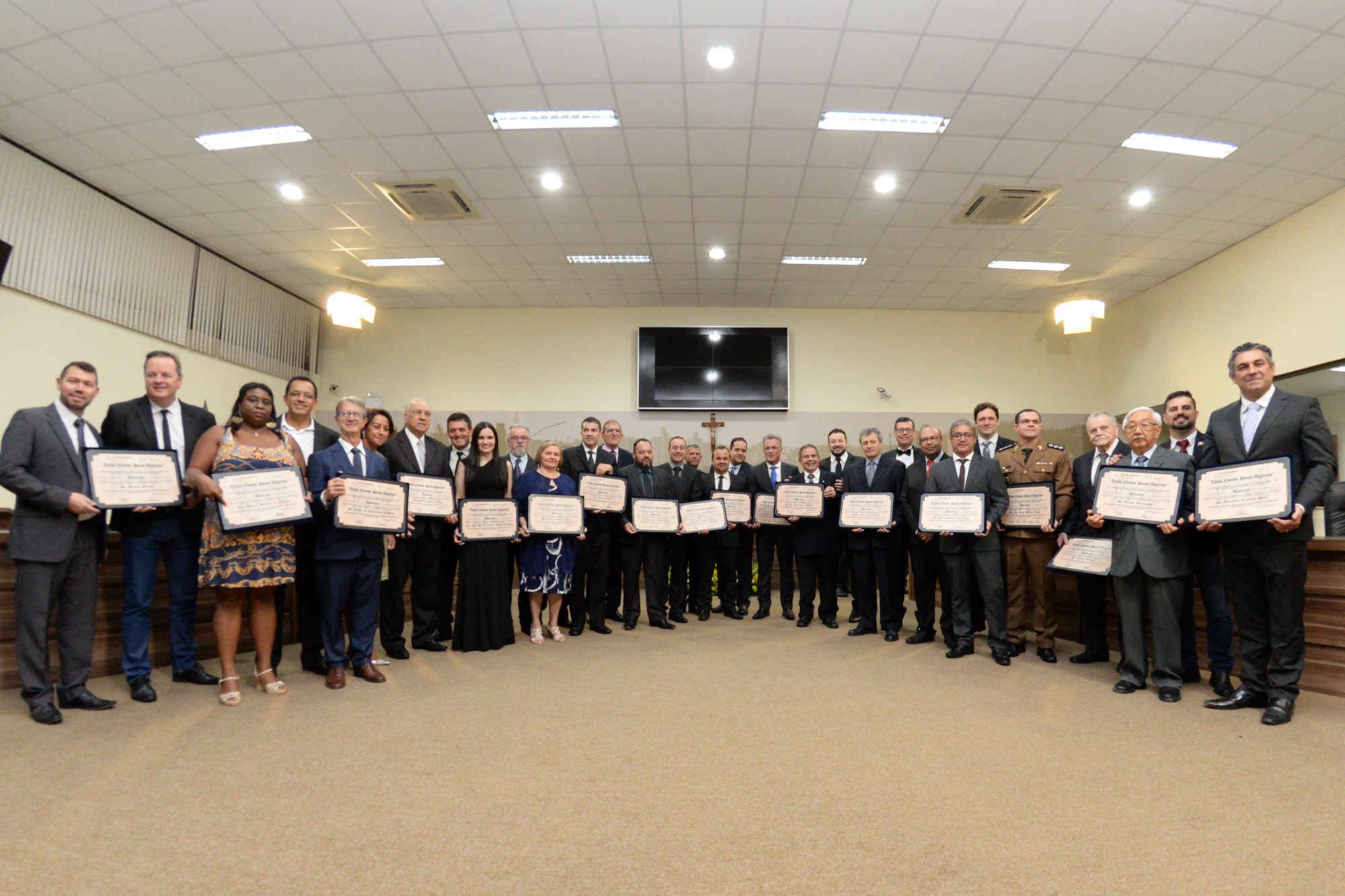 Imagem 1 da notícia: Câmara outorga o Título de Cidadão Pouso-Alegrense a 18 personalidades