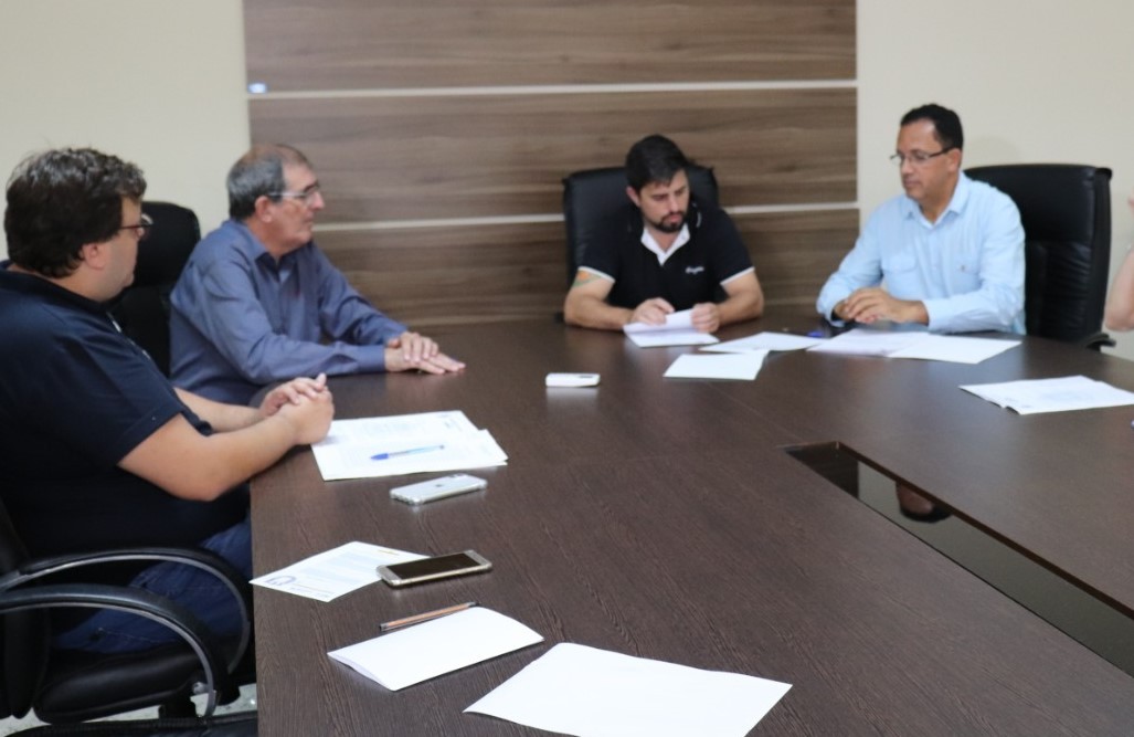 Imagem 1 da notícia: Comissão dá parecer favorável a aumento de salário dos professores