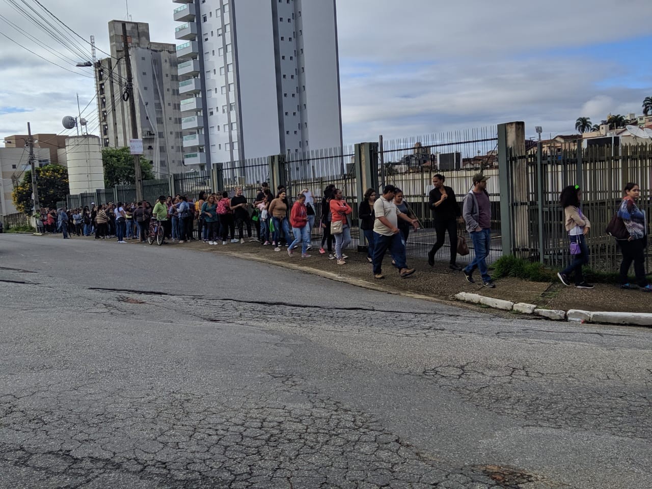 Imagem 1 da notícia: Quase 600 pessoas comparecem a processo seletivo para vagas disponibilizadas por meio do CAC