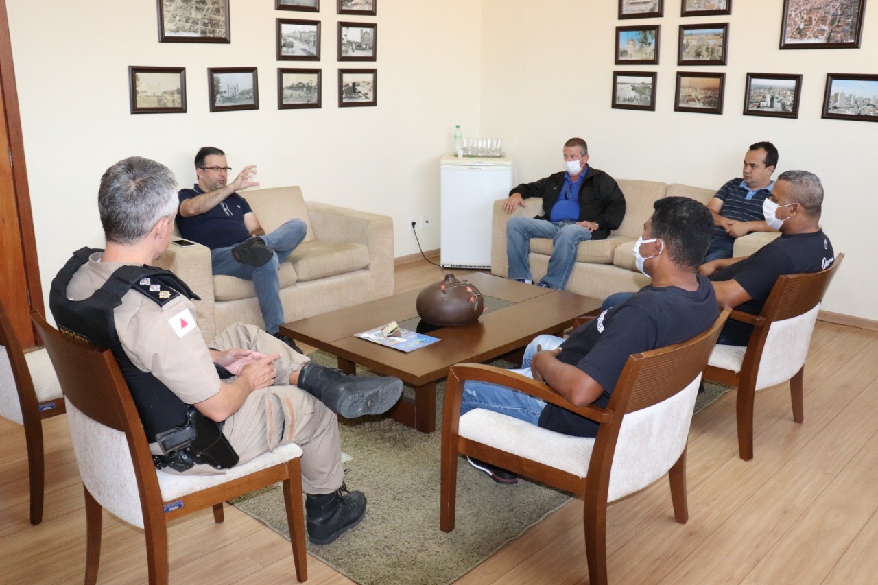 Imagem 1 da notícia: Motoristas de vans escolares buscam ajuda da Câmara para enfrentar a crise causada pela Covid-19