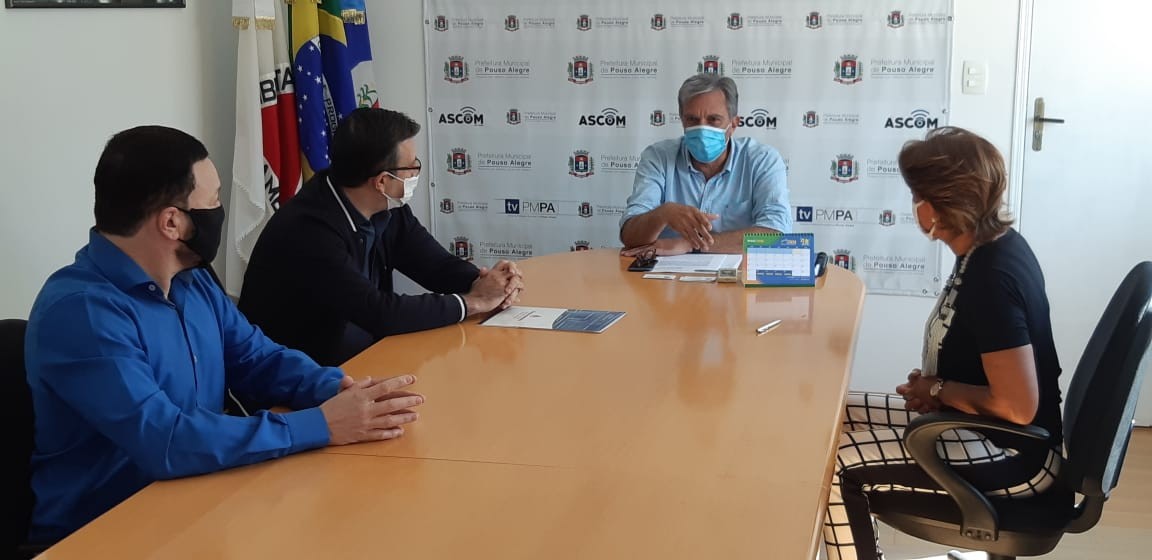 Imagem 1 da notícia: Câmara e Prefeitura firmam convênio para transmissão de videoaulas para alunos da rede municipal de Educação