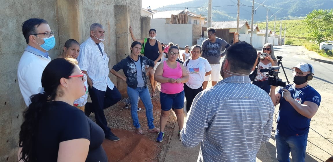Imagem 2 da notícia: Vereadores fiscalizam o bairro Jardim Redentor