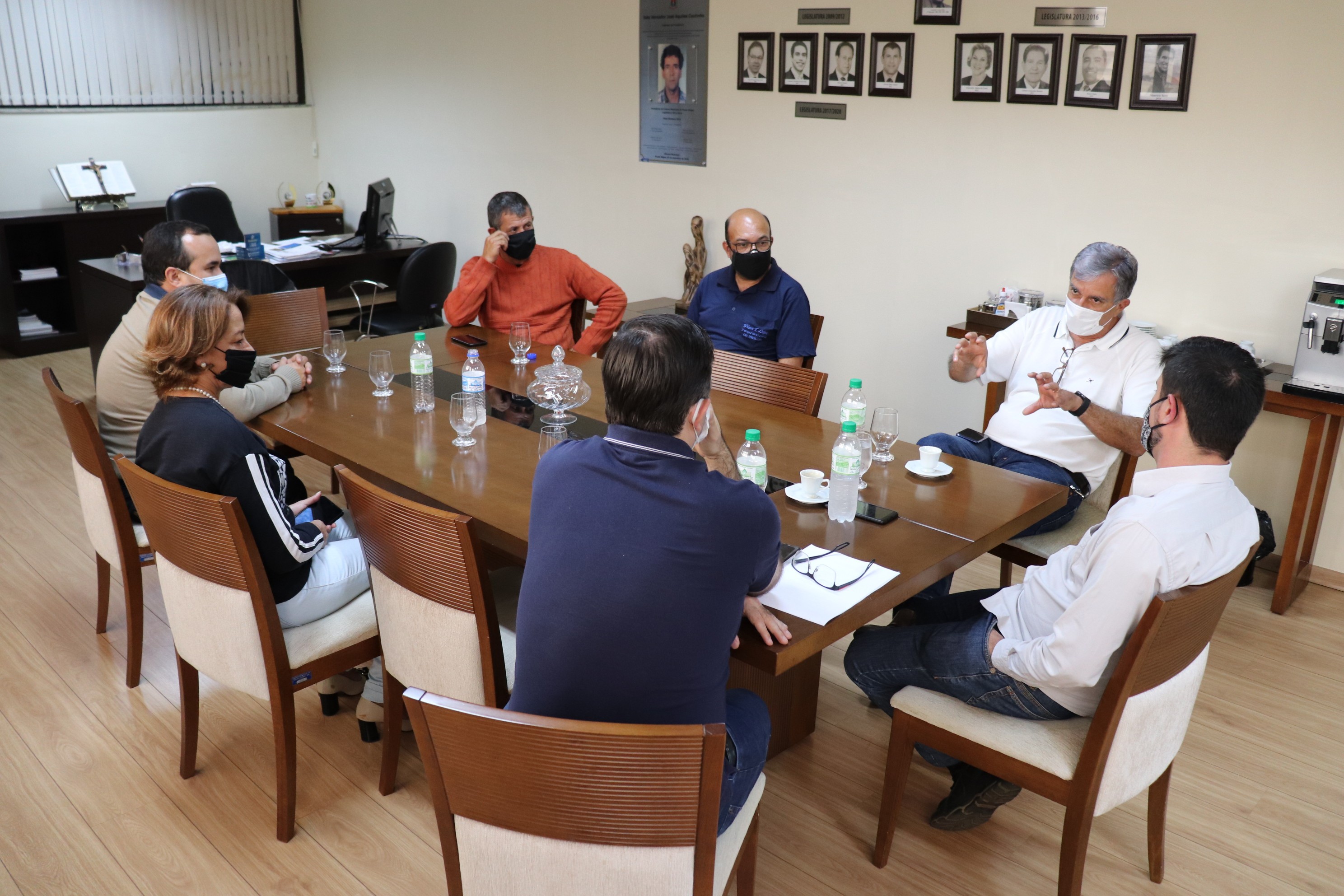 Imagem 2 da notícia: Vereadores se reúnem com o prefeito Rafael Simões na Câmara de Pouso Alegre