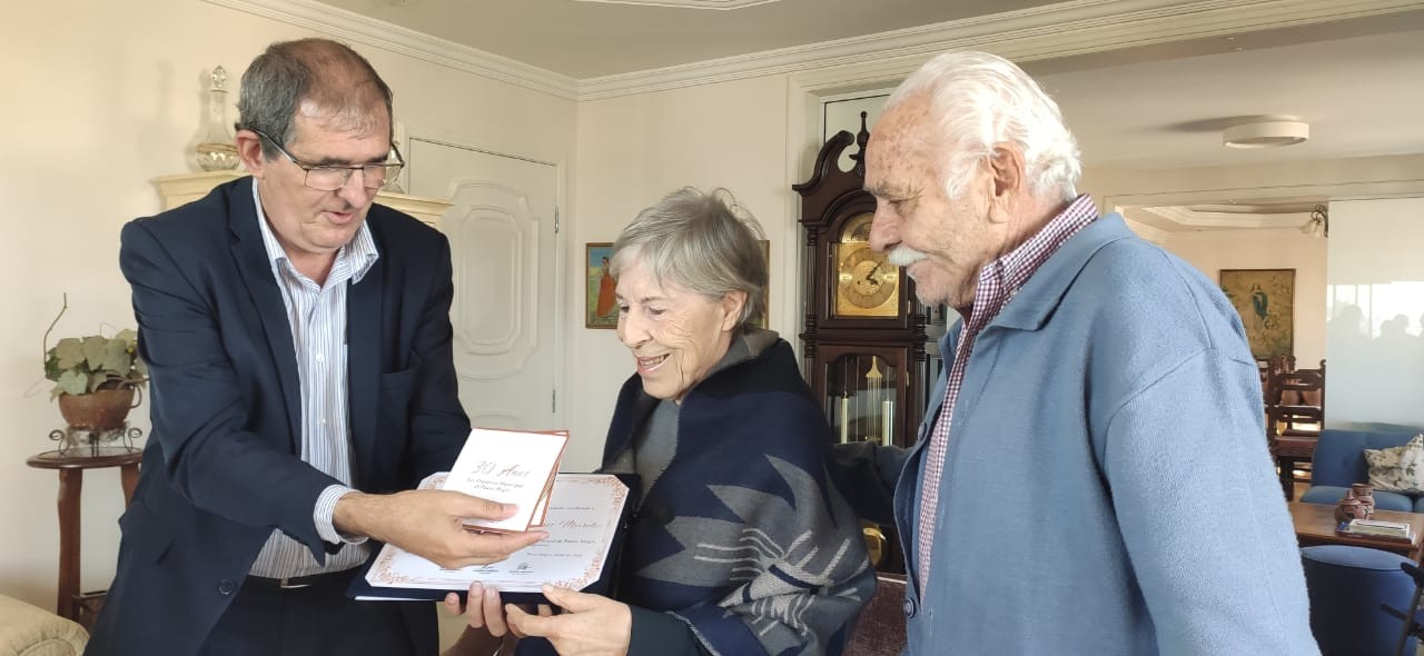 Imagem 2 da notícia: 30 anos da Lei Orgânica Municipal: Vereadores que colaboraram na construção da Lei Orgânica são homenageados na Câmara