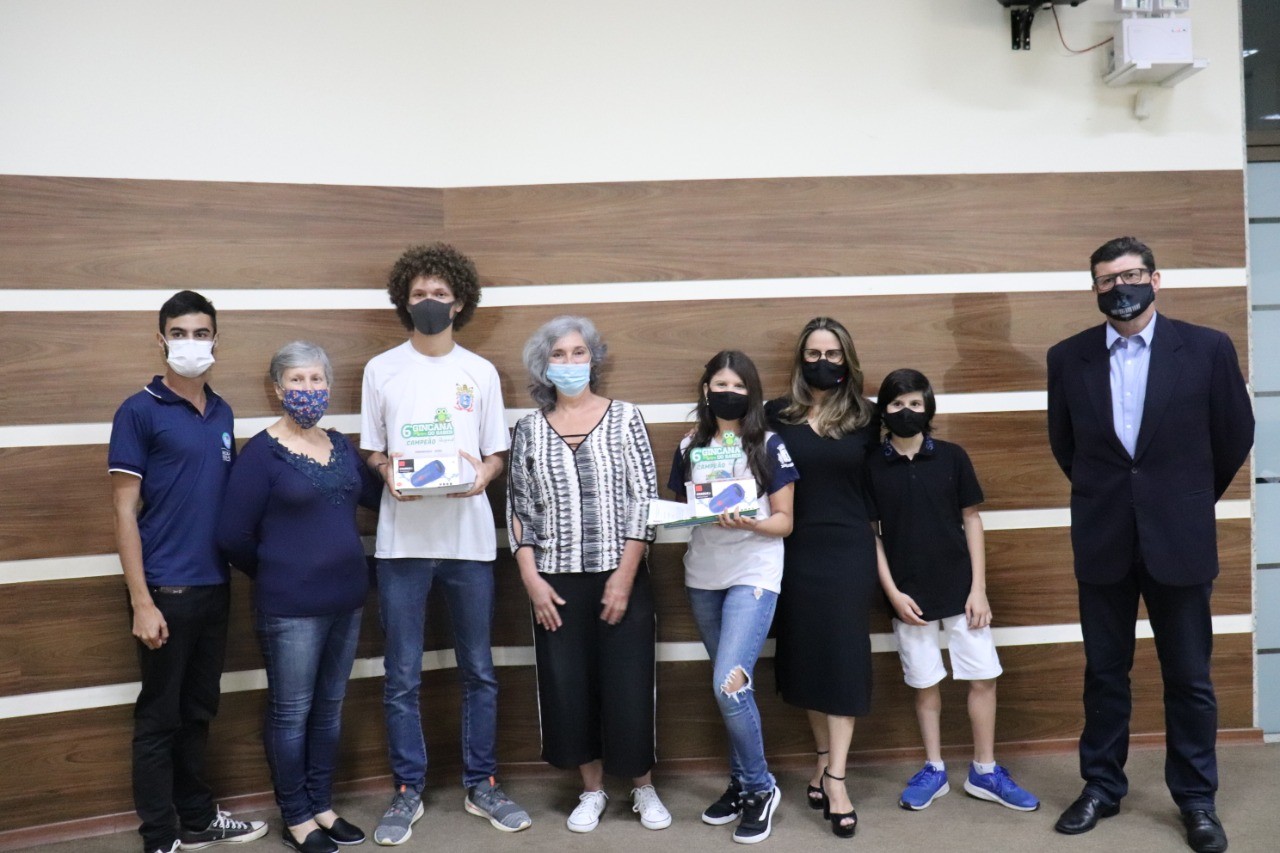 Imagem 3 da notícia: ENTREGA DOS PRÊMIOS AOS VENCEDORES DA GINCANA DO SABER!