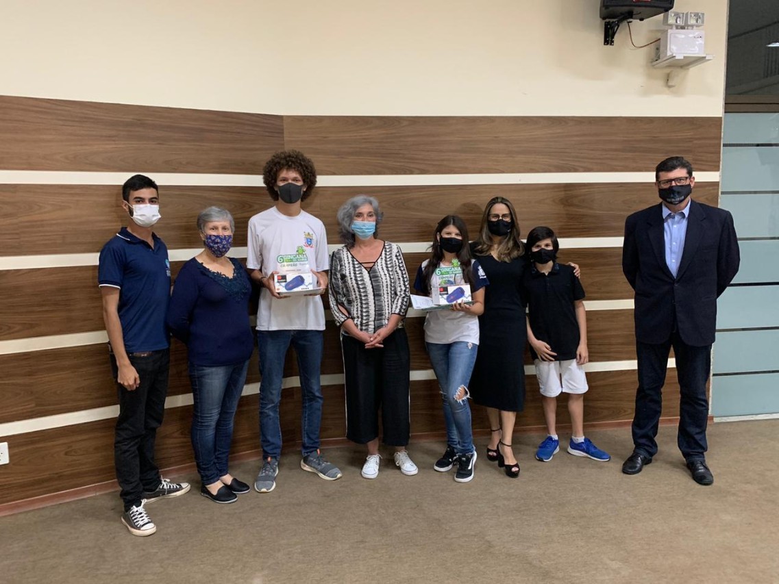 Imagem 5 da notícia: ENTREGA DOS PRÊMIOS AOS VENCEDORES DA GINCANA DO SABER!