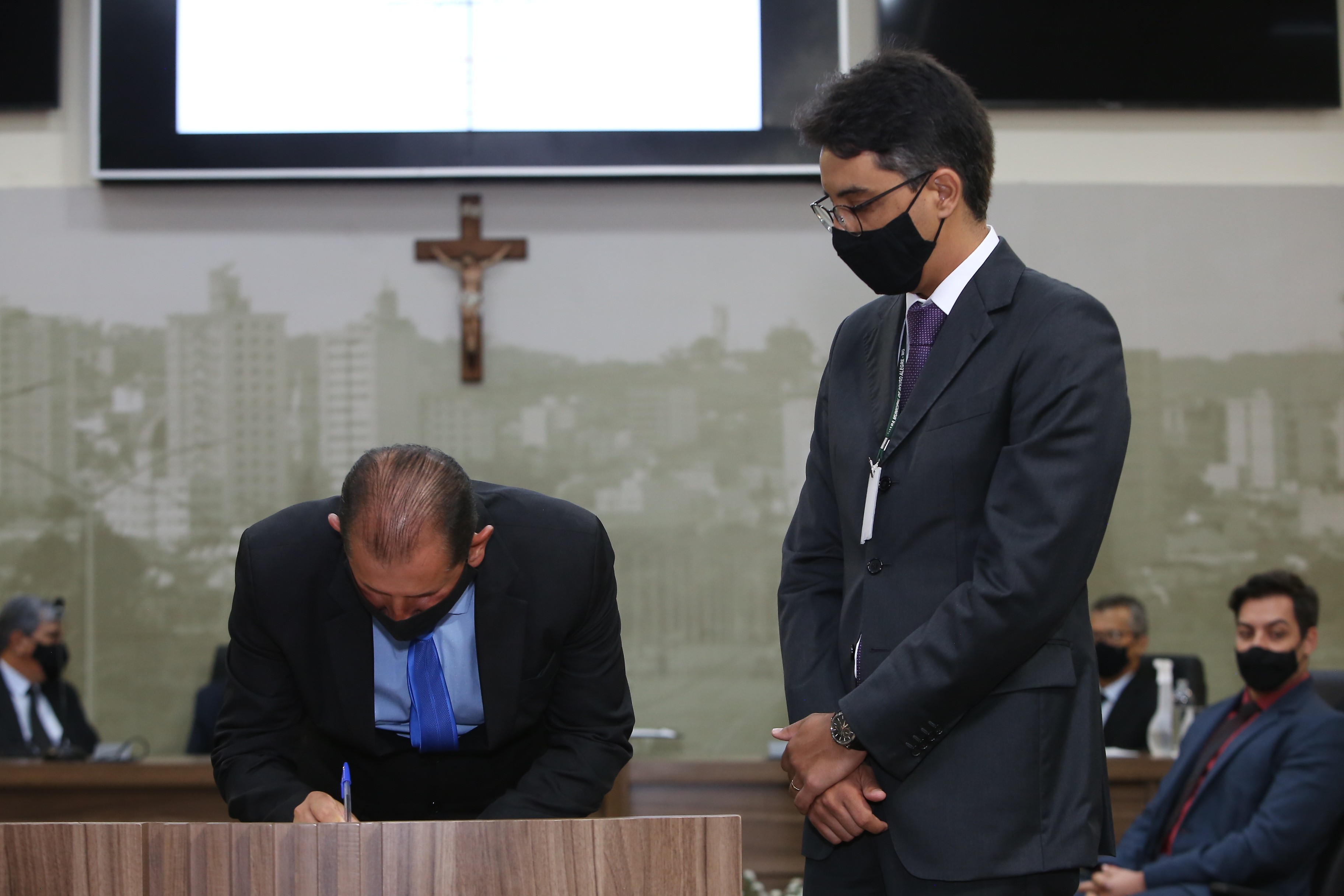Imagem 6 da notícia: Vereadores,  Prefeito e Vice-Prefeito tomam posse em Sessão Solene
