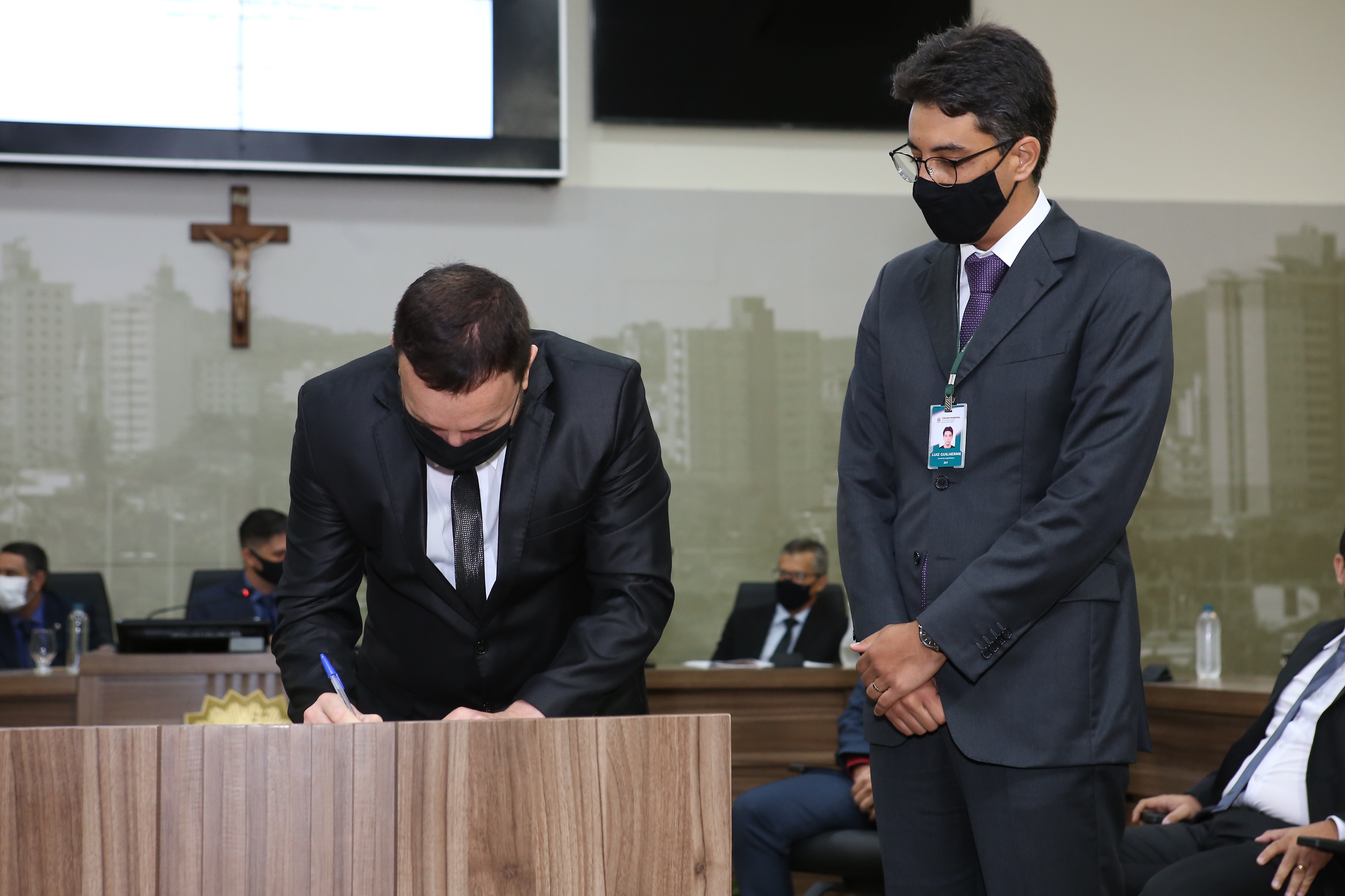 Imagem 2 da notícia: Vereadores,  Prefeito e Vice-Prefeito tomam posse em Sessão Solene