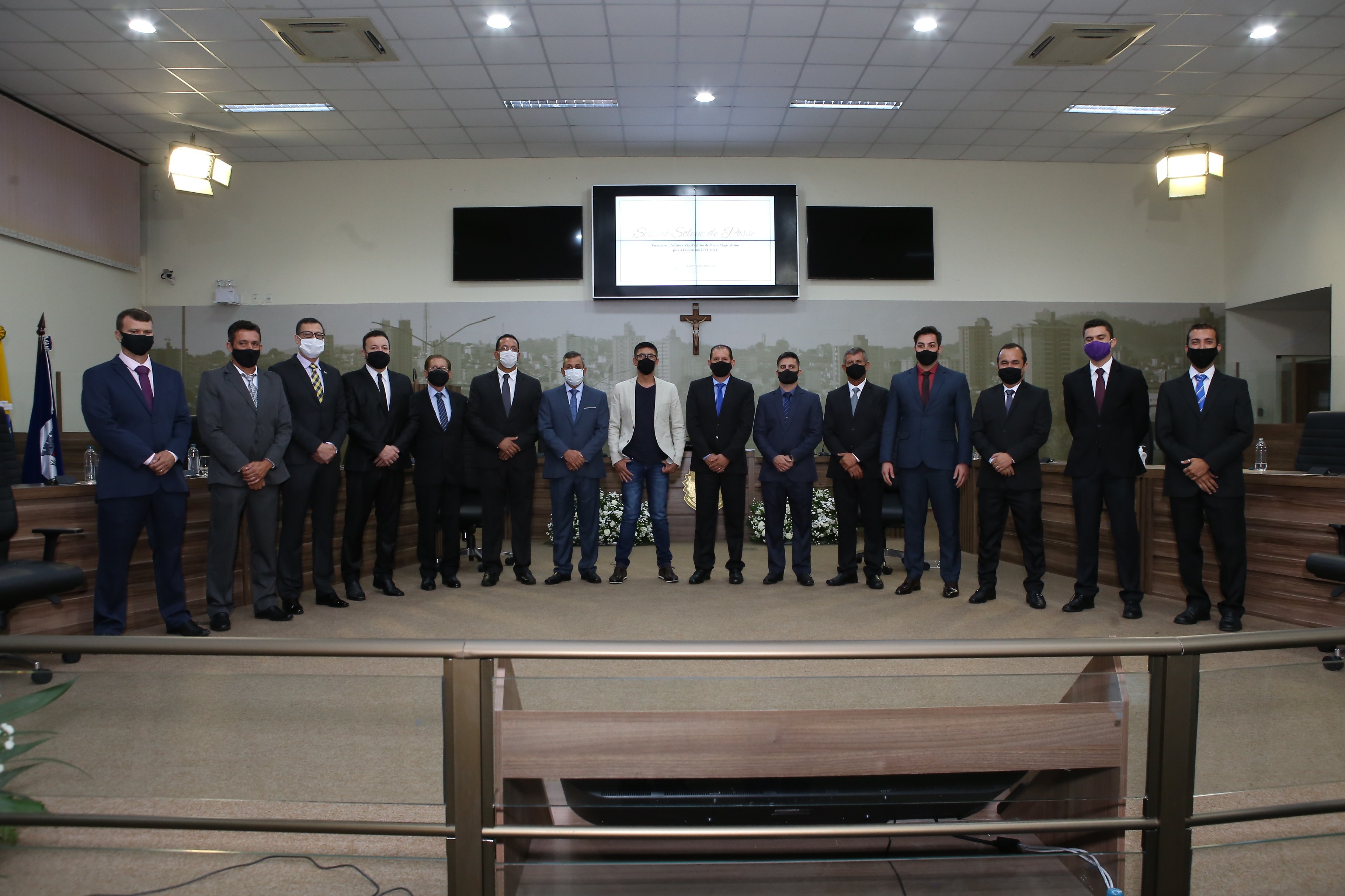 Imagem 1 da notícia: Vereadores,  Prefeito e Vice-Prefeito tomam posse em Sessão Solene