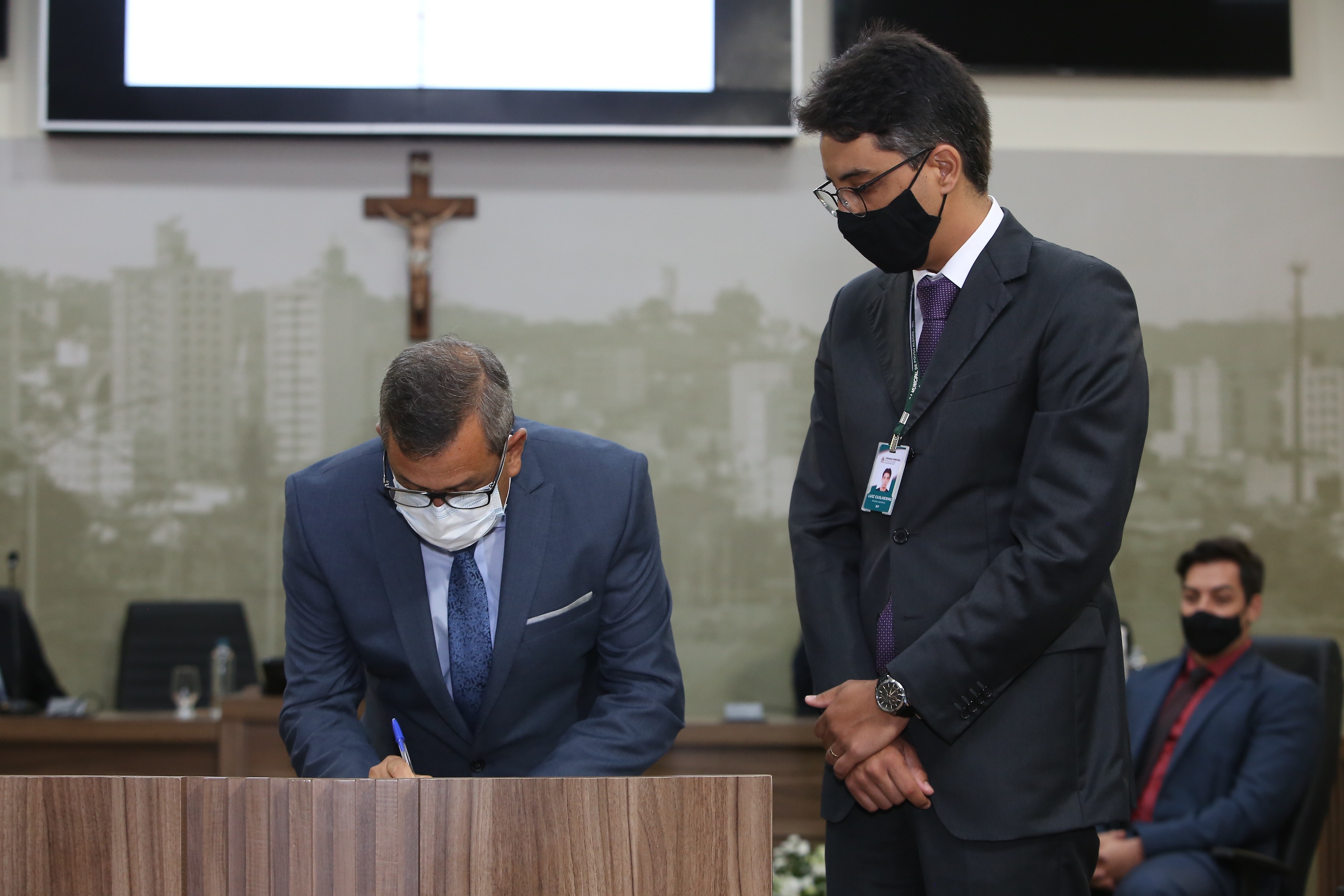 Imagem 4 da notícia: Vereadores,  Prefeito e Vice-Prefeito tomam posse em Sessão Solene