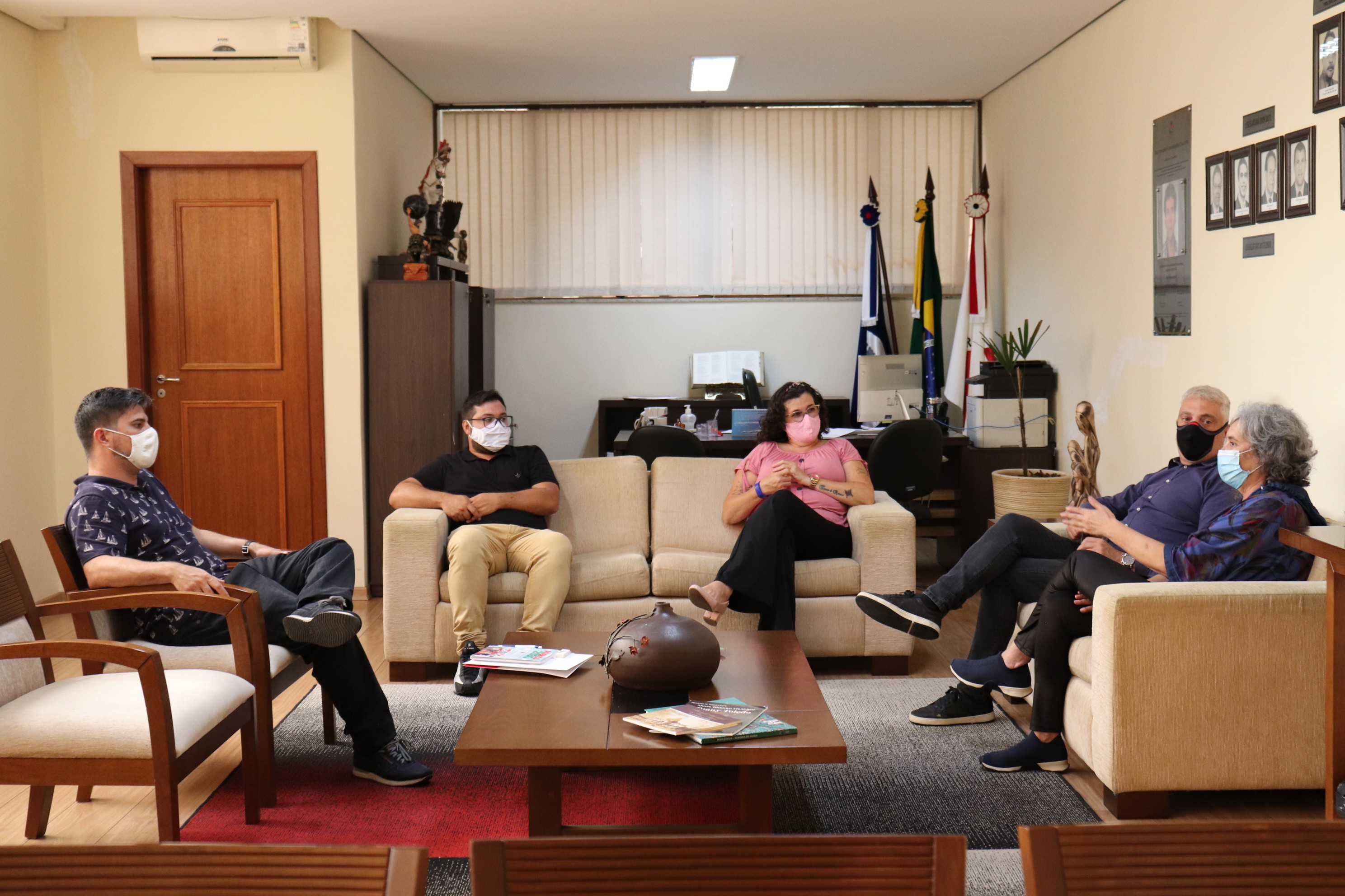 Imagem 1 da notícia: Representantes da Escola do Parlamento de Itapevi visitam Pouso Alegre