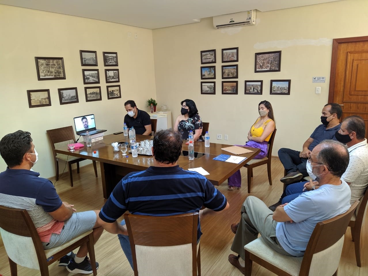 Imagem 1 da notícia: Representantes do comércio são recebidos na Câmara