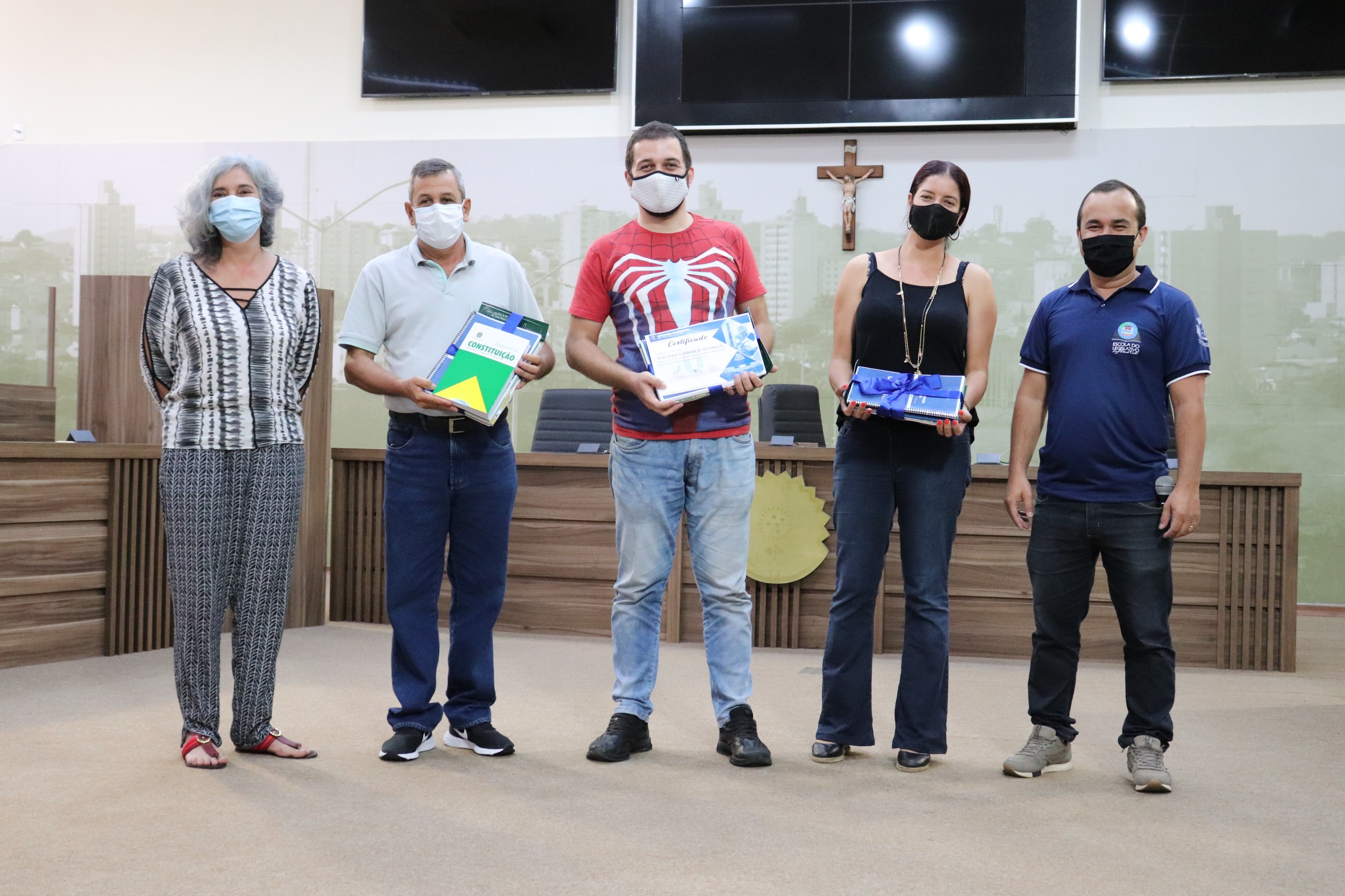 Imagem 6 da notícia: Escola do Legislativo faz a entrega dos certificados do curso on-line aos servidores da Câmara