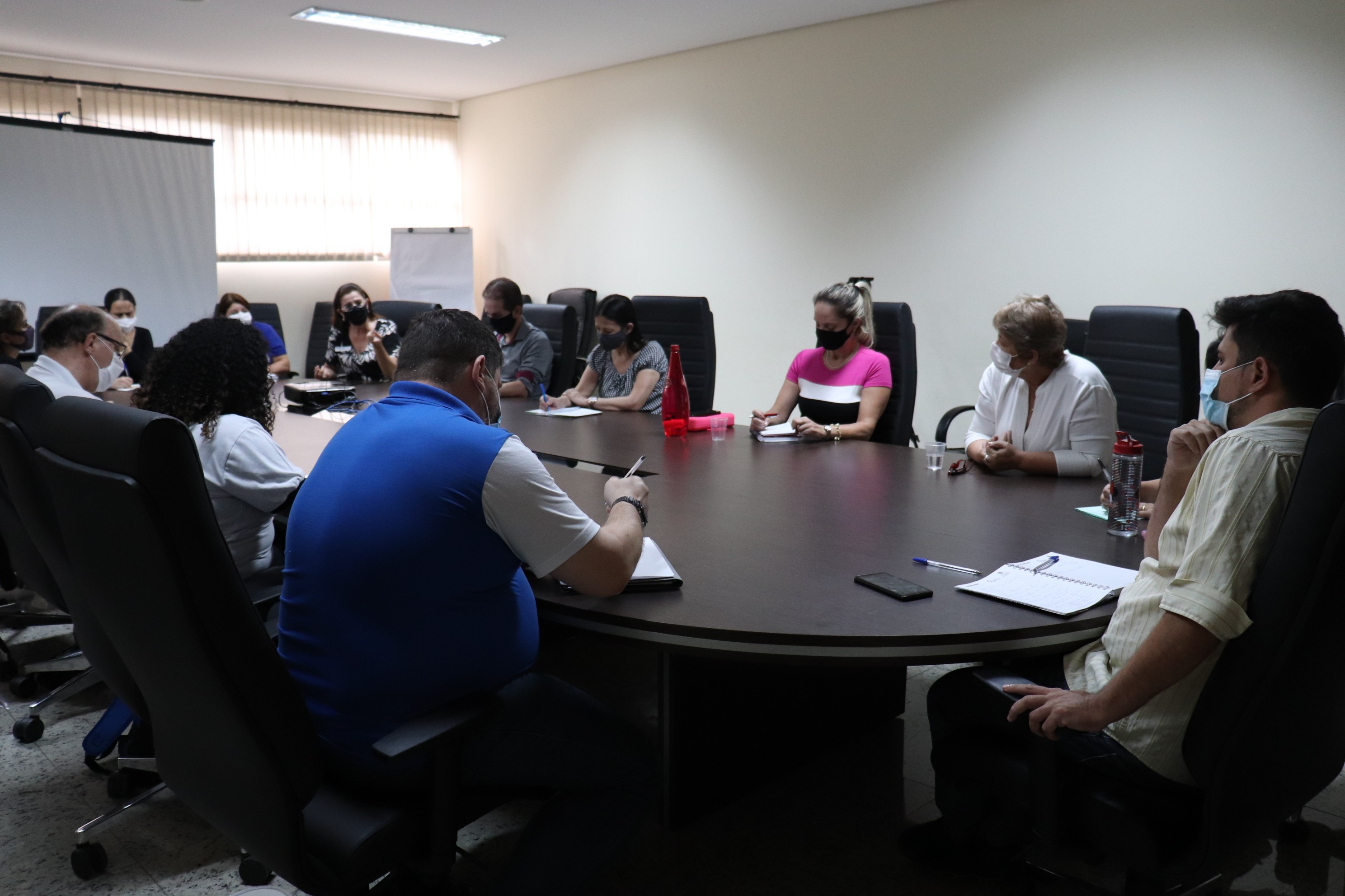 Imagem 1 da notícia: Instituições recebem apoio da Câmara para diminuir dúvidas em torno do plano de trabalho e distribuição de recursos