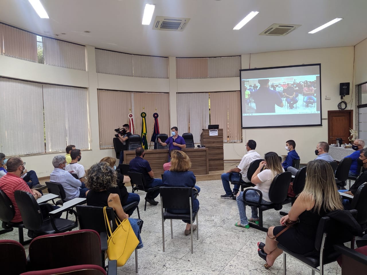 Imagem 1 da notícia: Vereadores e Secretários municipais se reúnem na Câmara