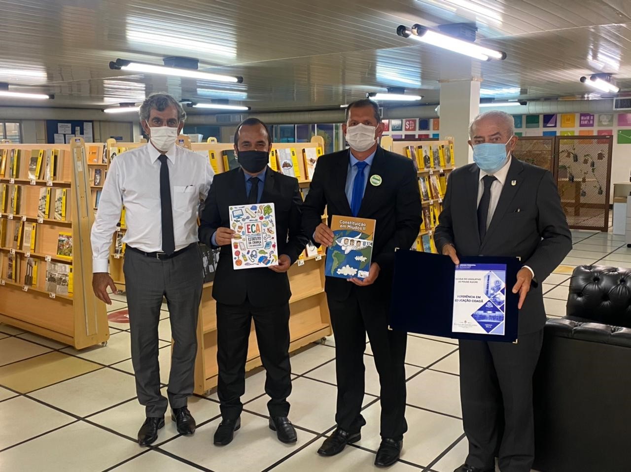 Imagem 1 da notícia: ECA em Miúdos da Escola do Legislativo de Pouso Alegre será impresso na gráfica do Senado