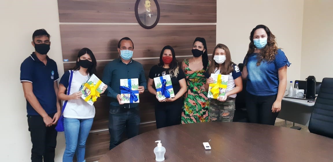 Imagem 1 da notícia: Vencedoras do Desafio da Escola do Legislativo recebem sua premiação