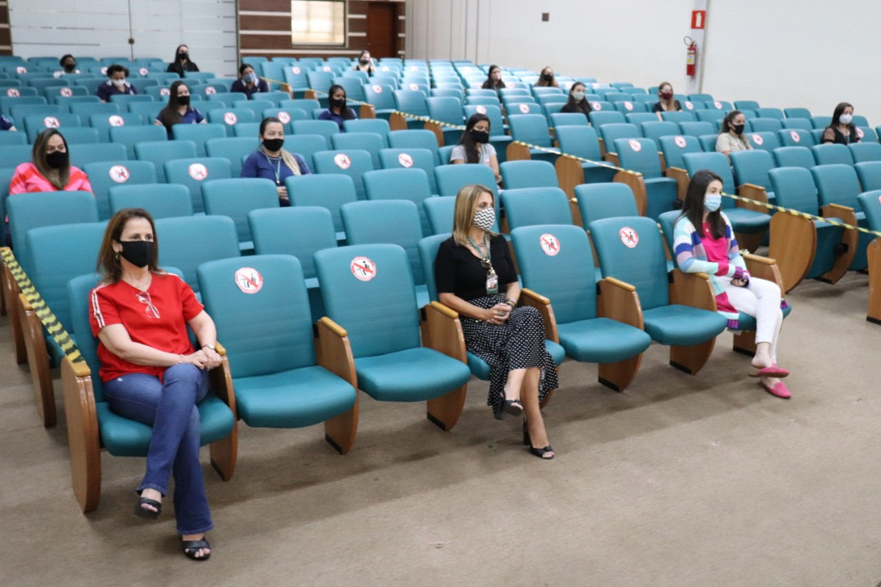 Imagem 3 da notícia: Câmara presta homenagem para servidoras do Legislativo Municipal