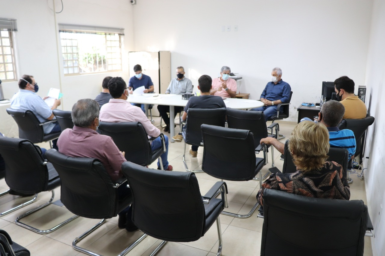 Imagem 1 da notícia: Covid-19: Vereadores participam de reunião onde Prefeito apresenta conteúdo do novo decreto e campanha de conscientização